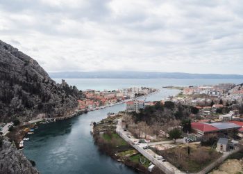 Grad Omiš osigurao tople obroke za stanovnike i goste pogođene požarom