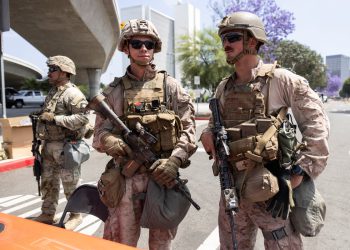 Gradovi se pripremaju za skupove ‘bez kraljeva’ širom zemlje, jer marinci stižu u Los Angeles