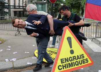 Greenpeace krade kip Macron Wax kako bi prosvjedovao s francuskim vezama s Rusijom