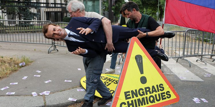 Greenpeace krade kip Macron Wax kako bi prosvjedovao s francuskim vezama s Rusijom