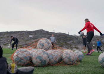 Grenland igra nogomet cijeli dan i noć na 24-satnoj sunčevoj svjetlosti. Sada im treba netko s kojim se suoči