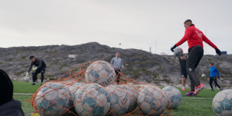 Grenland igra nogomet cijeli dan i noć na 24-satnoj sunčevoj svjetlosti. Sada im treba netko s kojim se suoči
