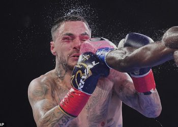 Gutsy George Kambosos pretučen u jednostranom svjetskom naslovu kao Richardson Hitchins Kos Aussie