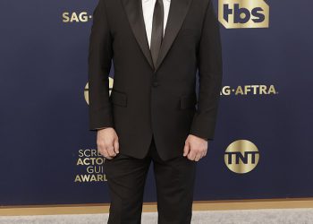 Haley Joel Osment dolazi do neočekivanog dogovora u uhićenju kokaina i javne opijenosti koje je uključivalo rasističko rant