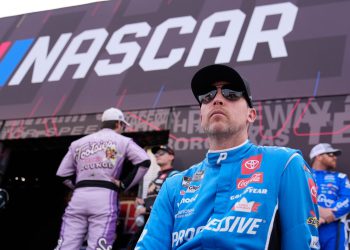 Hamlin nepokolebljiv vladajućim sporedima s NASCAR-om u tužbi koju je podnio 23xi i u prvom redu u Jordanu