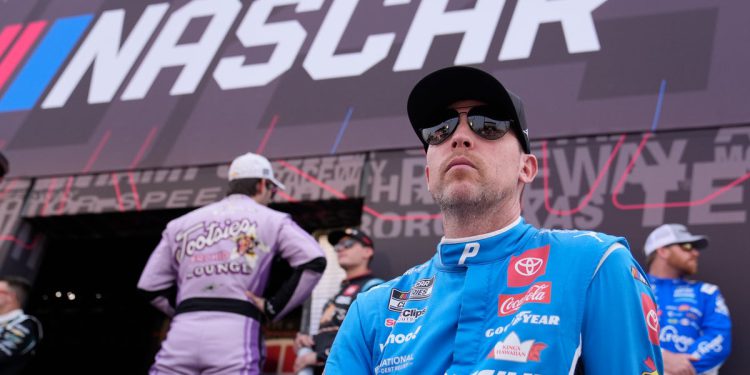 Hamlin nepokolebljiv vladajućim sporedima s NASCAR-om u tužbi koju je podnio 23xi i u prvom redu u Jordanu
