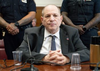 Harvey Weinstein priznaje da je ‘žaljenje’ i ‘glumio nemoralno’ dok čeka presudu na suđenju za silovanje u New Yorku