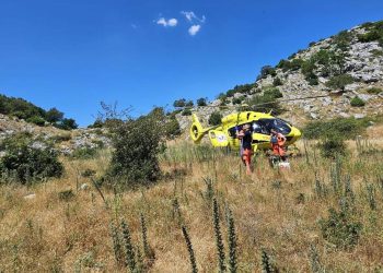 Hitna helikopterska služba i HGSS s Biokova spasili pacijenta sa slomljenim bedrom