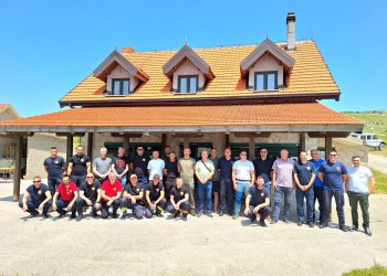 Hrvatski i bosanskohercegovački vatrogasci ujedinjeni u borbi protiv požara na Dinari i Kamešnici