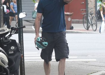 Hugh Jackman trpi ponižavajući udarac jer prodaja ulaznica na svoj solo show pada na 20 dolara usred razvoda od deborre-lee furnes