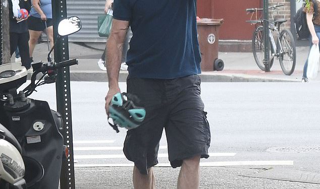 Hugh Jackman trpi ponižavajući udarac jer prodaja ulaznica na svoj solo show pada na 20 dolara usred razvoda od deborre-lee furnes