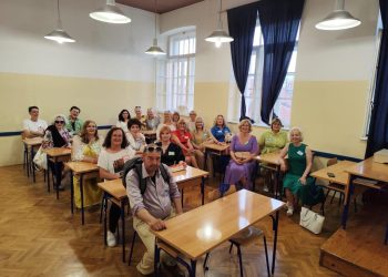 IZ SVIH SU KRAJEVA SVIJETA Ponovno u školskim klupama nakon 40 godina: Šuvarova generacija iz Vladimira Nazora proslavila maturu