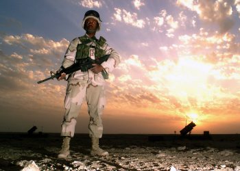 Iran bombardira američke baze: Sirene se oglašavaju, napadnuta najveća baza Al Udeid, u Katru panika