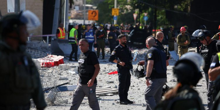 Iran i Izraelske trgovinske rakete napadaju dok Europa započinje pregovore s Teheranom