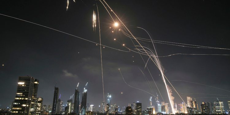 Iran je u Izraelu poletio 100 projektila u odmazdi, malo je prodrelih obrambenih štita