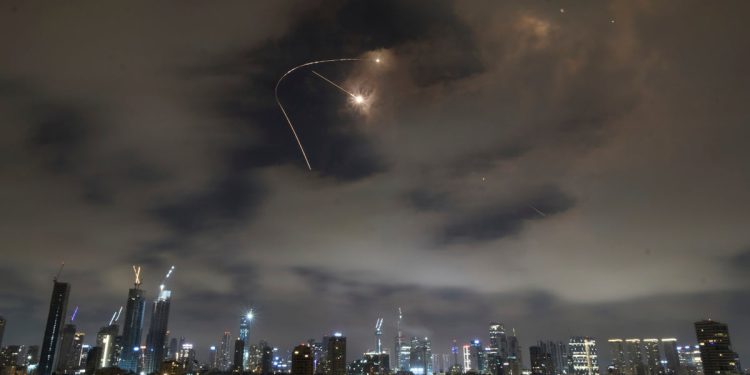 Iran upozorava da bi američka uključenost u izraelske napade bila ‘vrlo opasna’