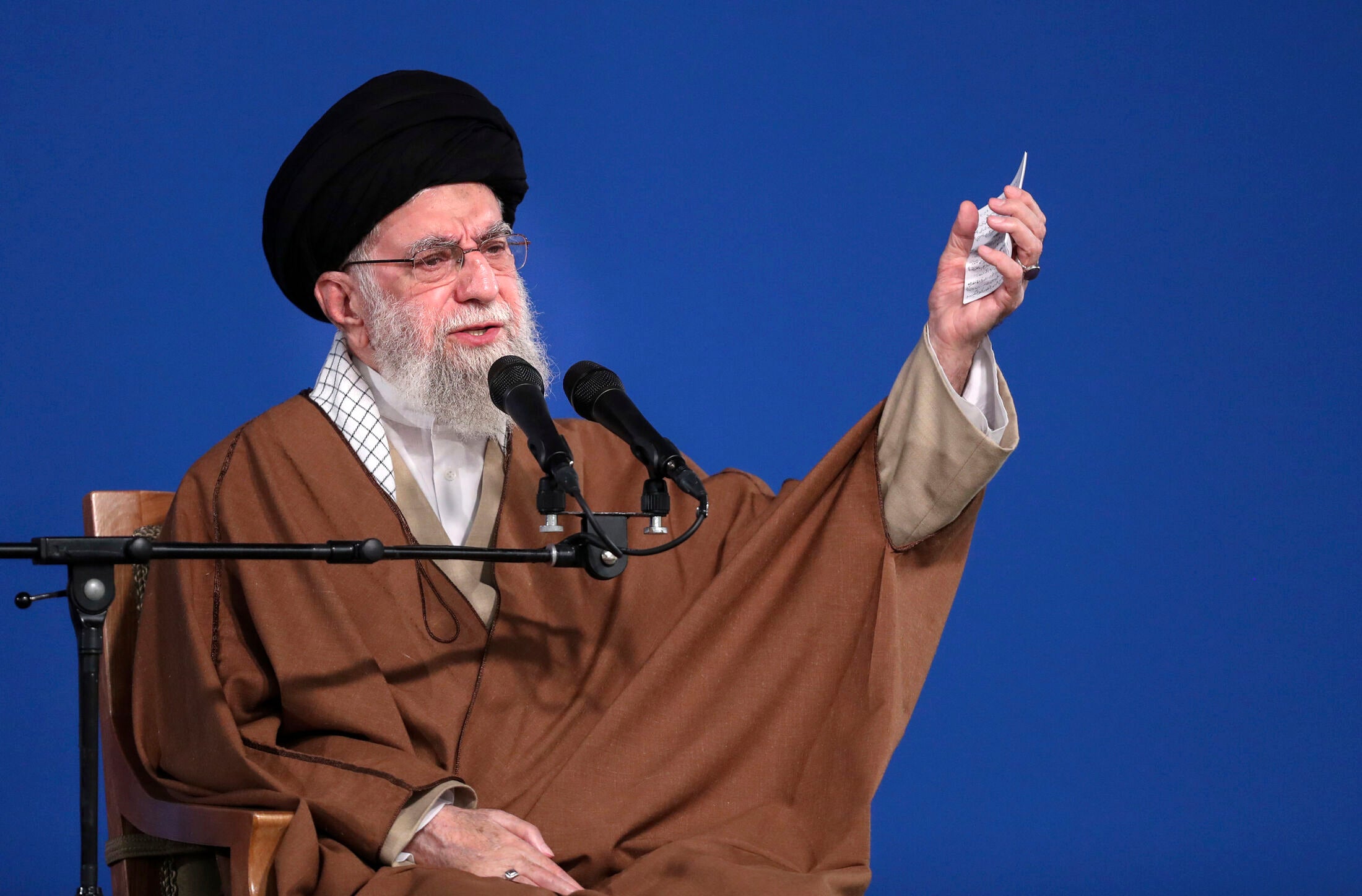 Vrhovni vođa Ayatollah Ali Khamenei razgovara s grupom ljudi i dužnosnika u Teheranu, Iran, ožujak 2025