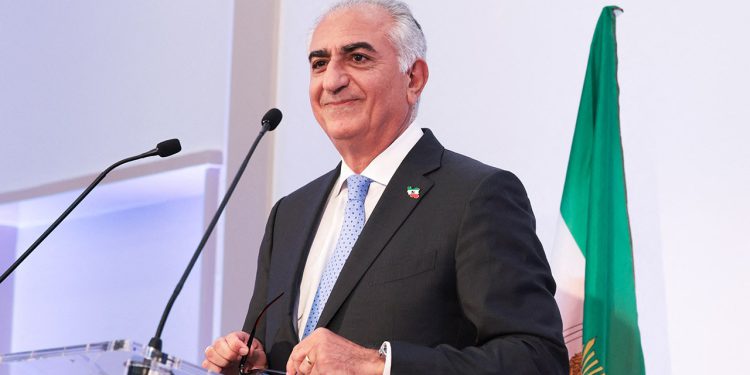 Iranski prognani princ nudi da vodi demokratsku tranziciju kako režim propada