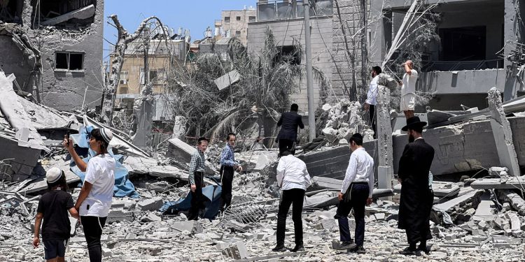 Iransko-Izrael Najnovije: Netanyahu odbija isključiti ubojstvo iranskog vrhovnog vođu jer se sukob pojačava