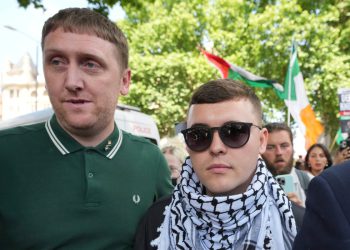 Irska rap grupa KNEECAP trebala je igrati u Glastonburyju unatoč kritikama političara