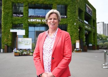 Iza kulisa na operaciji Wimbledon: Mossa je izvučena sa staza, 12.000 posađenih petunija, 66.000 kuglica i 2,5 m jagoda pripremljenih