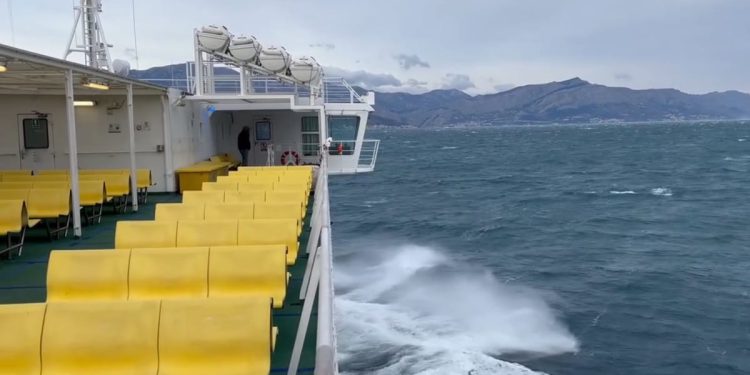 Izdano upozorenje na jaku buru, podno Velebita i olujnu, na jugu Jadrana vruće