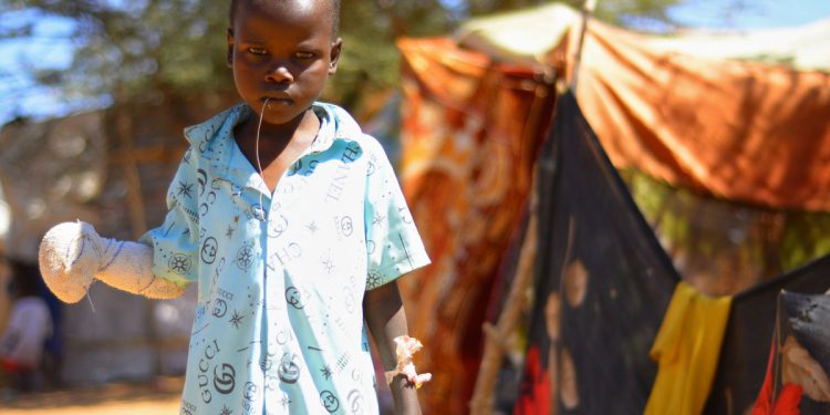 Izgladnjeli sudanski ljudi koji jedu korov kako bi preživjeli usred brutalnog rata