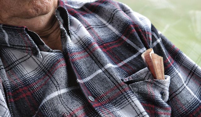 Iznenađenje za neke umirovljenike: 70 KM više na računu danas