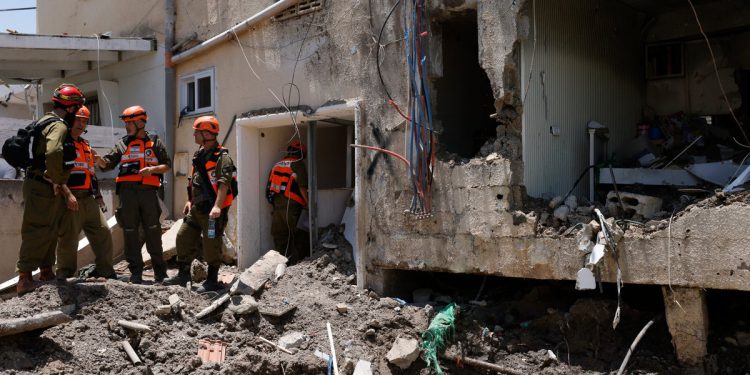 Izrael-iranski rat Live: Iranski ministar vanjskih poslova upozorava da bi američka umiješanost bila ‘vrlo opasna’ nakon što Izrael ubije zapovjednike