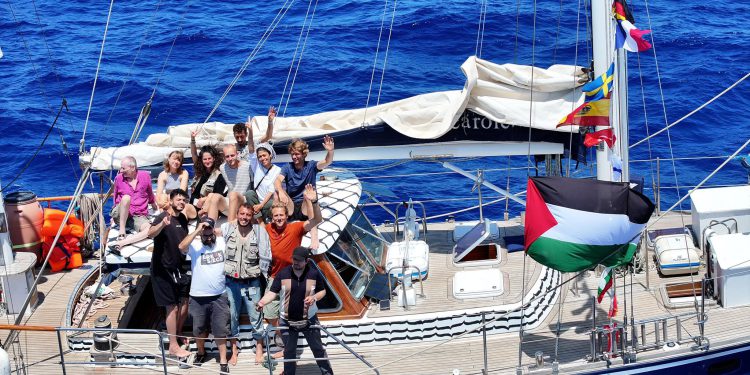 Izrael presreo humanitarni brod s Thunberg koji je pokušao stići do Gaze