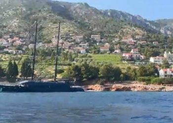 Izvučena nagrađivana luksuzna superjahta koja se nasukala na Hvaru: “Sv. Ante nas je čuvao”