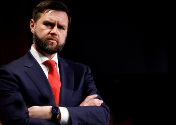 JD Vance uputi prijetnju deportiranju čovjeka iza popularne muške odjeće x račun