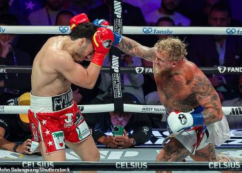 Jake Paul dominira Julio Cesar Chavez Jr. dok YouTuber-Turn-Boxer uživa u pobjedi povratka u boks