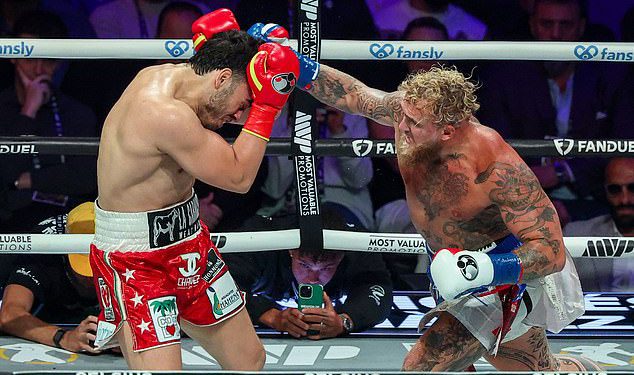 Jake Paul dominira Julio Cesar Chavez Jr. dok YouTuber-Turn-Boxer uživa u pobjedi povratka u boks