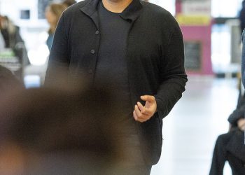 Još gore za odjeću Ian Thorpe izgleda opustošeno dok se prvi put pojavljuje od navode krađe od 150 000 dolara iz svoje kuće-jer novi detalji produbljuju misteriju