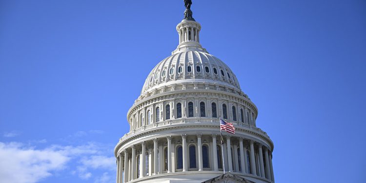 Kako je Trumpov veliki, prekrasan rok Billa proklizao