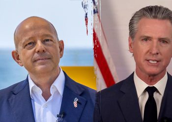 Kalifornija kandidat za guvernera eksplodira Newsom dok hoda kroz nerede nakon toga