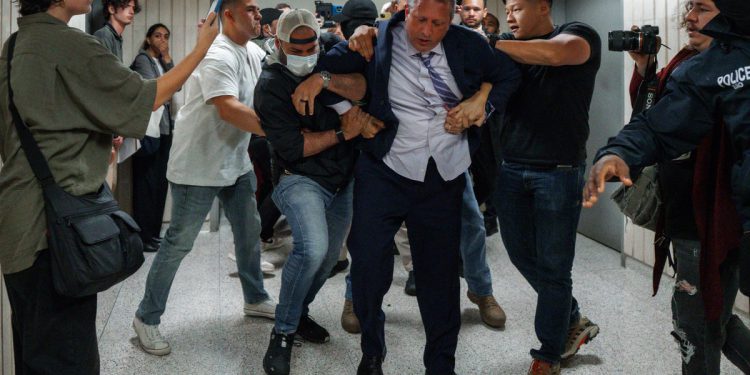 Kandidat za gradonačelnika NYC -a Brad Lander uhićen od maskiranih agenata na imigracijskom sudu