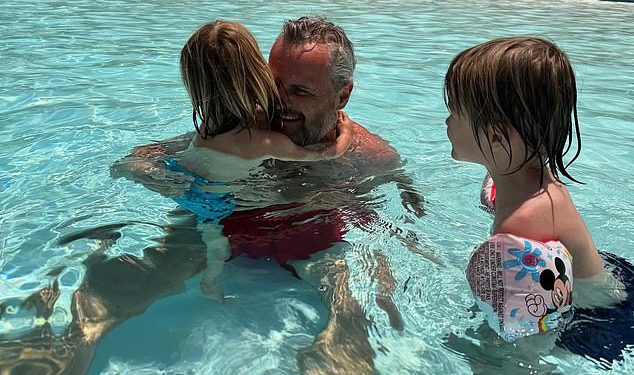 Kara Tointon odaje počast svom zaručniku Mariusu Jensenu na Dan oca nakon što je prošla dvostruku mastektomiju