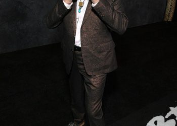 Karate Kid Villain Martin Kove imao je ‘čudan’ susret s Billom Haderom u ponovnom priči usred incidenta ugriza