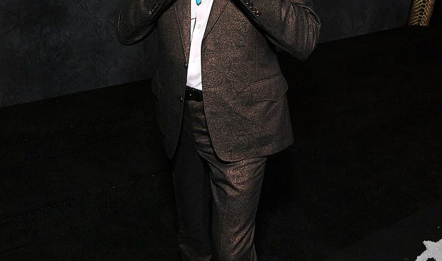 Karate Kid Villain Martin Kove imao je ‘čudan’ susret s Billom Haderom u ponovnom priči usred incidenta ugriza