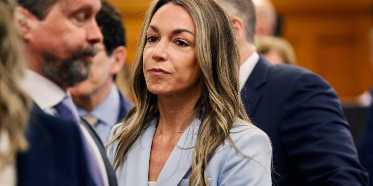 Karen je pročitala od ubojstva svog dečka policajca u Bostonu koji je izazvao divlje navijanje izvan suda