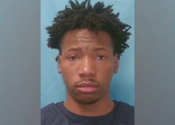Karmelo Anthony, 17, optužen za ubojstvo prvog stupnja preko srednjoškolskih staza, susreće se s ubodom Austina Metcalfa