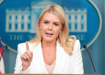 Karoline Leavitt istovara na CNN IRAN BOMBS Reporter Natasha Bertrand nakon što je Trump poziva da je ‘izbačena poput psa’