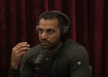 Kash Patel ima uživo ‘WTF’ trenutak na Joeu Roganu dok saznaje o Trumpu protiv Musk-a Mid-Interview