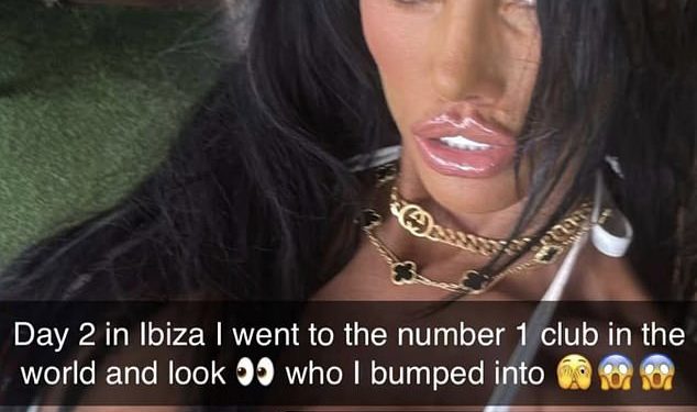 Katie Price (47) stavlja na rakiji prikaz u sićušnom crvenom bikiniju dok se zabavlja u ‘Broj 1 klub u svijetu’ na Ibizi