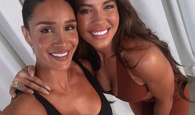 Kayla Itsines iskrivi glasine o osvajanju jer je njezin poslovni partner Kelsey Wells najnoviji za napuštanje fitness aplikacije znoj: “Osjećam govedinu između njih”
