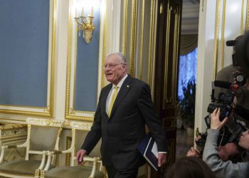 Kellogg u Minsku s Lukašenkom razgovarao 6 sati; Trump sazvao hitan sastanak dok Bliski istok vrije