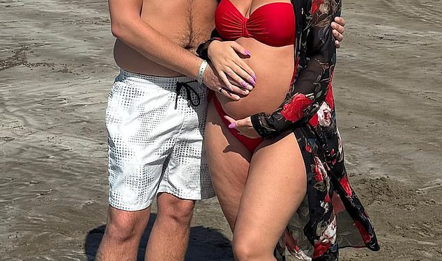 Kelsey Parker otkriva tragičan gubitak svog trećeg djeteta koje je “rođeno spavajući” u srčanom postu samo tjedan dana prije roka