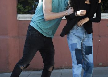 Kim Turnbull postavlja rekord ravno: bivši bivši Romeo Beckham negira da je ikad romantično umiješan sa svojim starijim bratom Brooklynom usred tvrdnji da je razlog za obiteljsku svađu